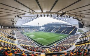 Mehr über den Artikel erfahren Sich das Erlebnis eines Fußballspiels im Stadio Friuli in Udine schenken
